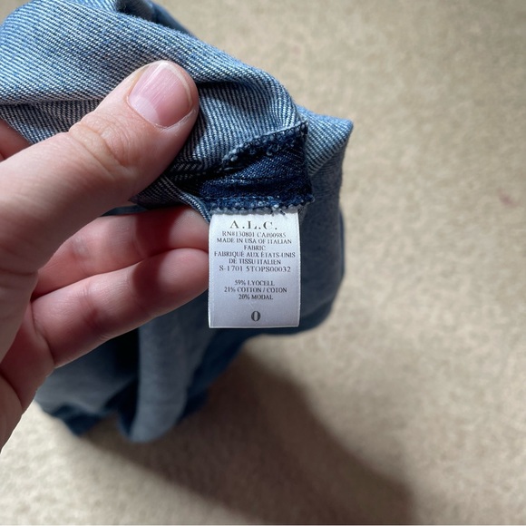 A.L.C. Cropped Chambray Deep V Neck Top Size 0 - Picture 4 of 6